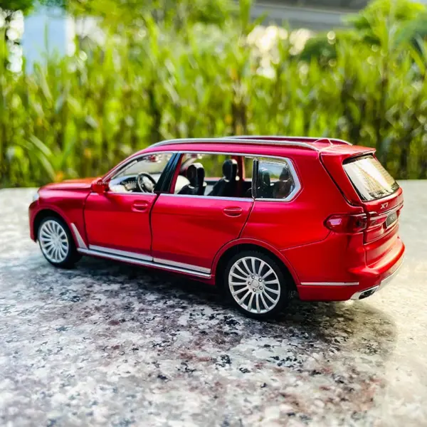 1:32 BMW X7 Diecast Toy Car with Sound - Image 4