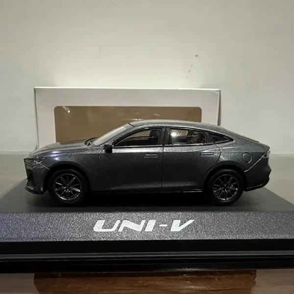 1:43 Scale Changan Uni-v Plastic Car Model - Image 3