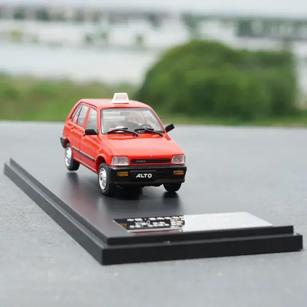 1:43 Scale SUZUKI Taxi Diecast Model Car - Image 2