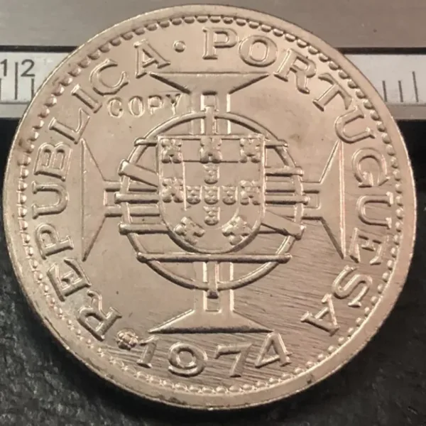 1974 Angola 5 Escudos Coin Replica - Image 3