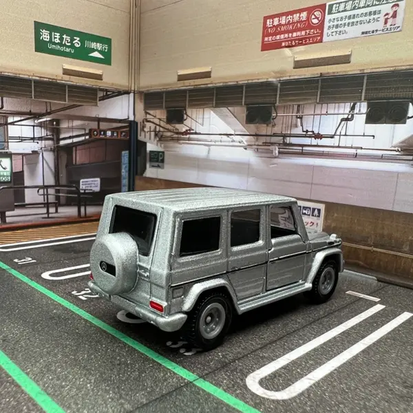 Mercedes-Benz G-Class G500 Diecast Model Car - Image 4