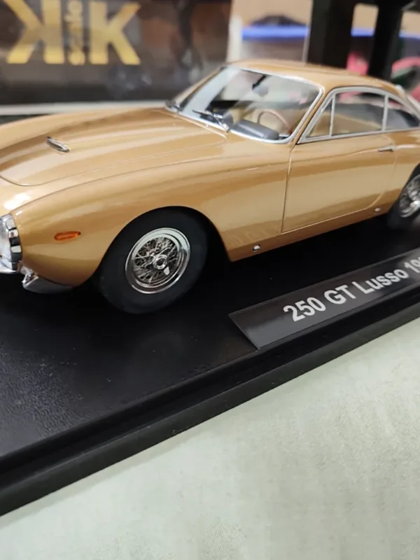 Die Cast 1/18 Scale 250 GT Lusso Model - Image 9