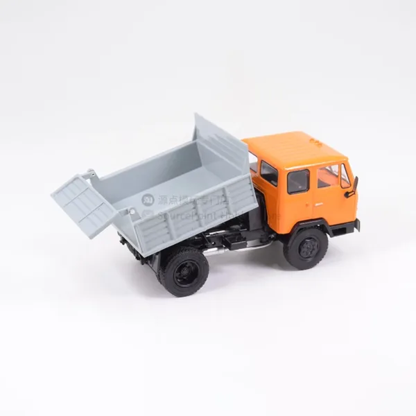 1:43 Soviet Vintage KAZ-608 Diecast Truck Model - Image 4