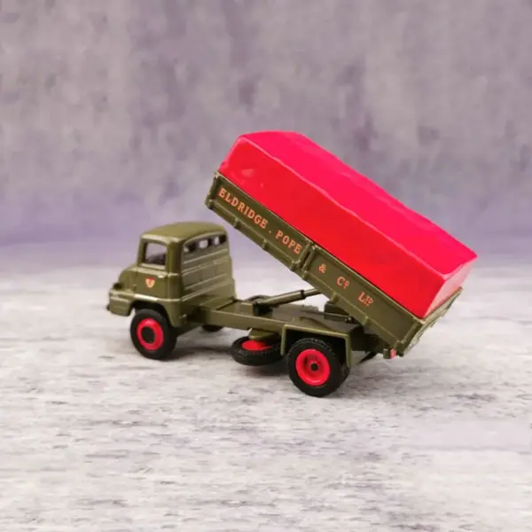 1:76 Scale British Dump Truck Diecast Model - Image 3