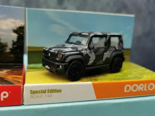 1:64 Scale Diecast Off-road Vehicle Model - Image 10