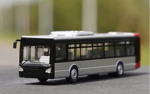 1:87 Scale Diecast Urbanway Bus Model Toy - Image 9