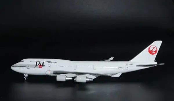 1/400 Scale JAL Boeing 747-400 Model Aircraft - Image 6