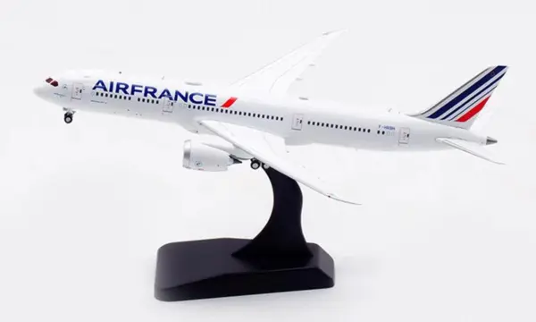 Air France B787-9 Diecast Model 1:400 Scale - Image 2