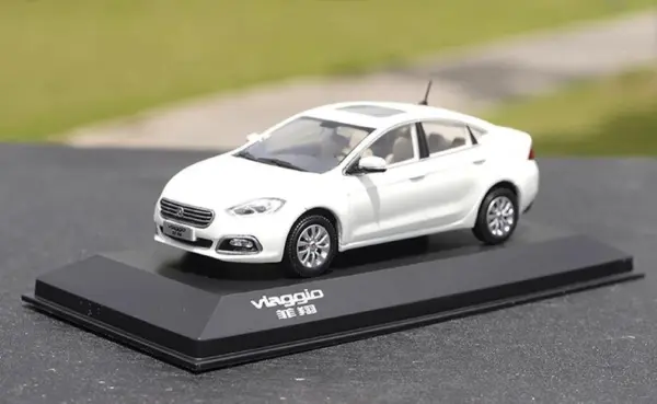 FIAT Viaggio 1:43 Scale Alloy Model Car - Image 6