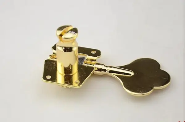 Vintage Gold Cloverleaf Tuners for Bass Guitars - Image 4