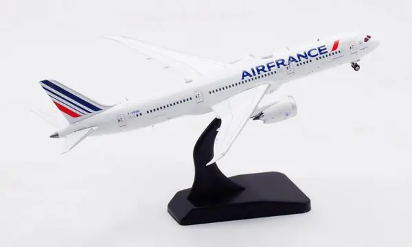 Air France B787-9 Diecast Model 1:400 Scale - Image 3