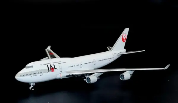 1/400 Scale JAL Boeing 747-400 Model Aircraft - Image 2