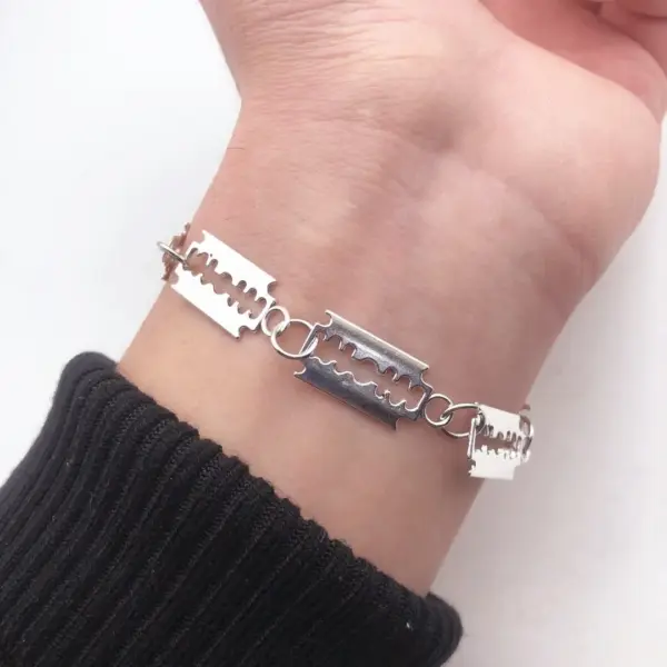 Unisex Blade Design Choker Bracelet - Image 5
