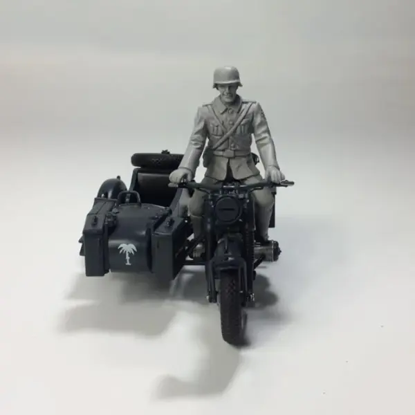 1:24 Scale German Army R75 Motorcycle Model - Image 2