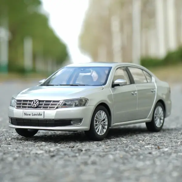 Diecast 1:18 Scale 2014 Lavida Car Model