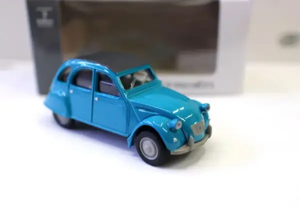 Citroen 2CV 1/64 Scale Diecast Model Car - Image 2
