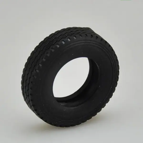 1:24 Truck Model Tire and Wheel Hub Set - Image 10