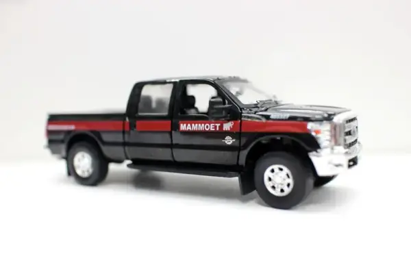 1/50 Scale 2016 Ford F-250 Pickup Model - Image 6