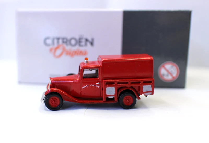 Citroën U11 Fire Truck Diecast Model 1:87 Scale 5 Citroën U11 Fire Truck Diecast Model 1:87 Scale - Image 5