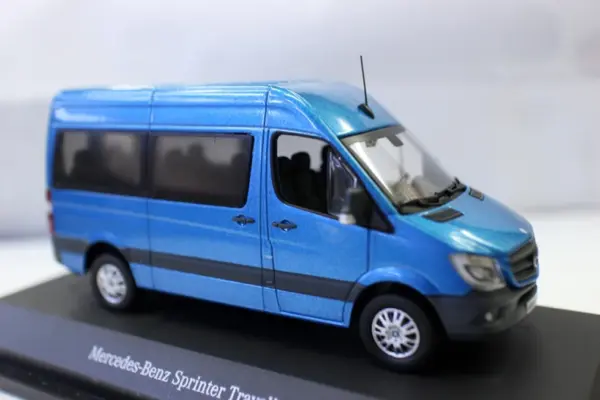 1/43 Scale Mercedes-Benz Sprinter Kombi Van Model - Image 2