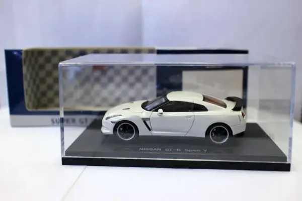 Nissan GT-R Spec V 1/43 Diecast Model Car - Image 5