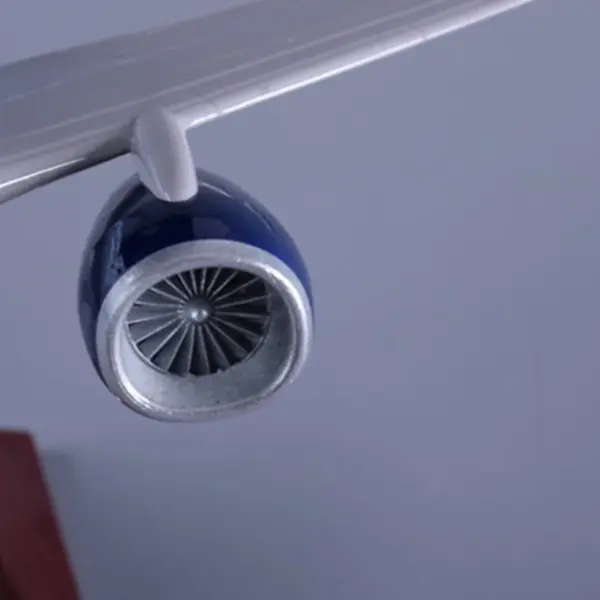 1:172 Scale Diecast B737 Model Airplane - Image 4
