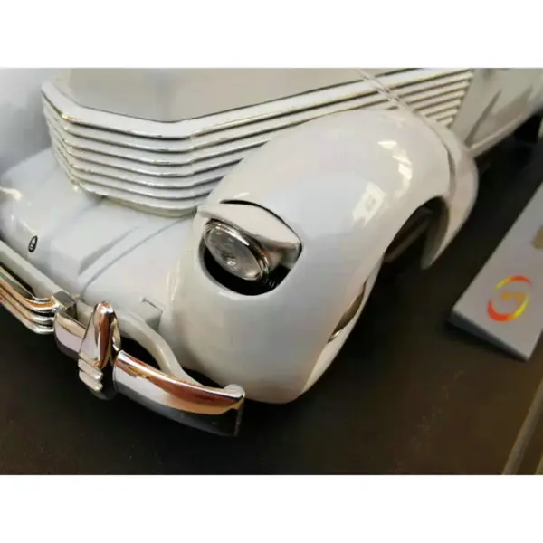 1/18 Scale Diecast Alloy 1936 Classic Car Model - Image 4