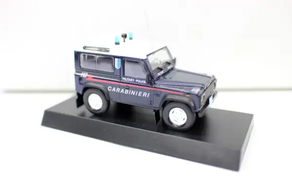 1/43 Scale Land Rover Defender 90 Diecast Model - Image 2