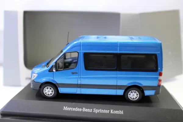1/43 Scale Mercedes-Benz Sprinter Kombi Van Model - Image 6