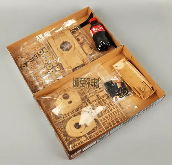 1:35 Scale M60A3 Tank Assembly Model Kit - Image 3