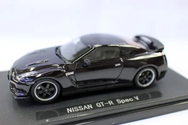 Nissan GT-R Spec V 1/43 Diecast Model Car - Image 4