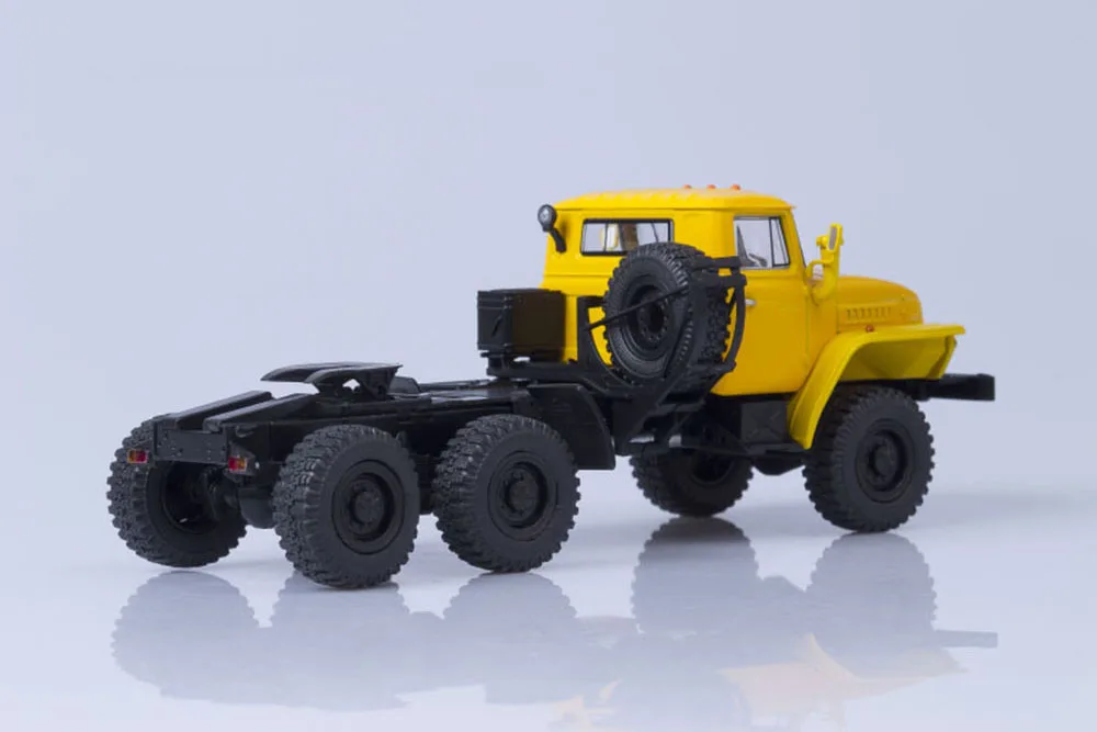 1:43 Scale URAL 44202 Diecast Model Truck 2 1:43 Scale URAL 44202 Diecast Model Truck - Image 2