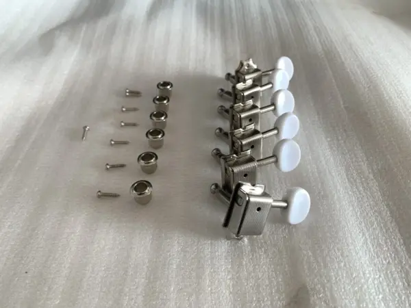 Vintage Machine Heads Tuners for Guitar 1:16