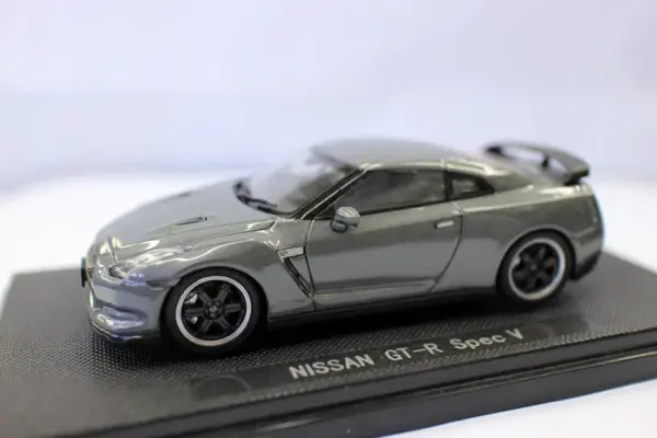 Nissan GT-R Spec V 1/43 Diecast Model Car - Image 3