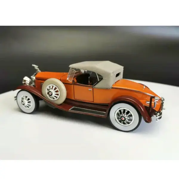 1:32 Scale Classic American Alloy Car Model - Image 2