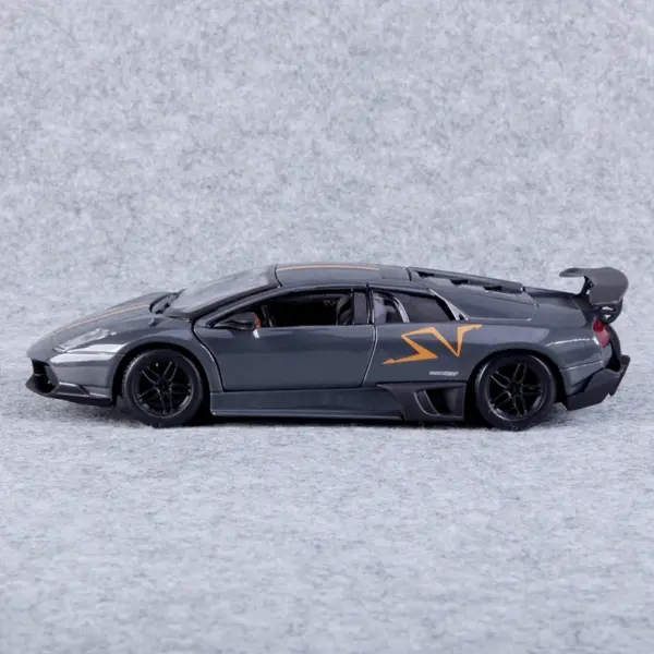 Bburago 1:24 Lamborghini LP670-4 SV Model Car - Image 3