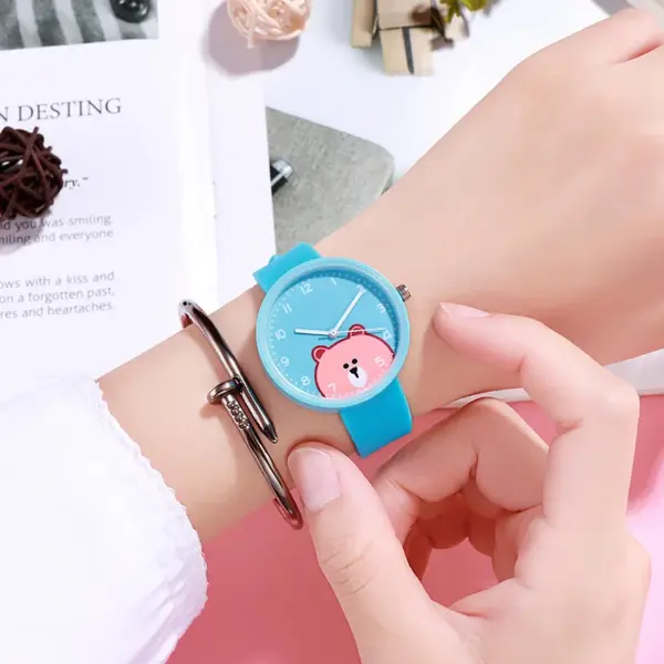 CQ81 Kids Cartoon Bear Wristwatch - Image 9