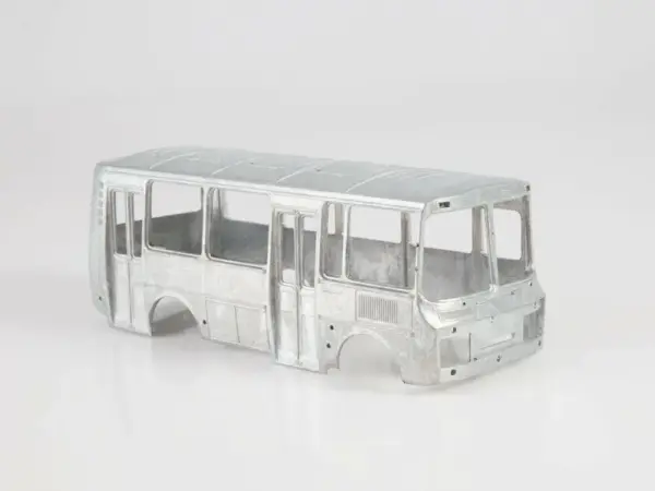 1:43 Scale Diecast Model Kit PAZ-32051 Bus - Image 2