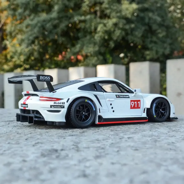 1:24 Porsche 911 RSR Diecast Model Car - Image 3