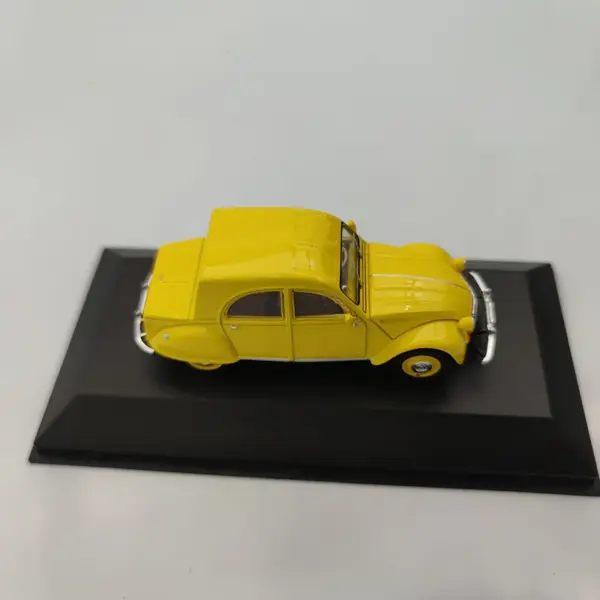 1/43 Scale Diecast Citroën 2CV Model Car - Image 4