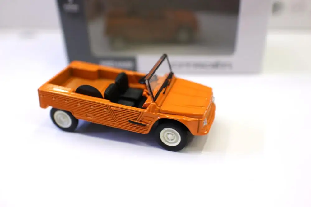 Citroen Mehari 1:64 Scale Diecast Model Car 2 Citroen Mehari 1:64 Scale Diecast Model Car - Image 2