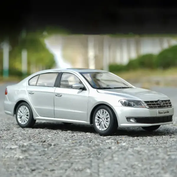 Diecast 1:18 Scale 2014 Lavida Car Model - Image 3