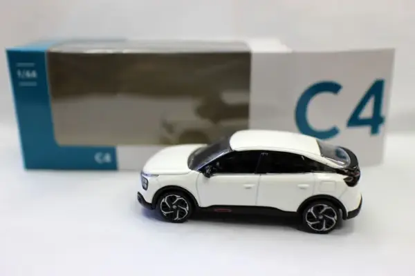 1/64 Scale Citroën C4 2020 Diecast Car - Image 4