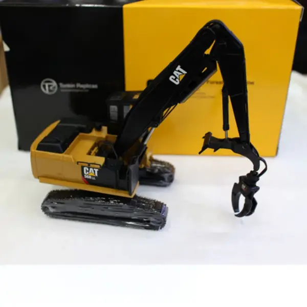 Diecast 1:50 Cat 568LL Logging Truck Model