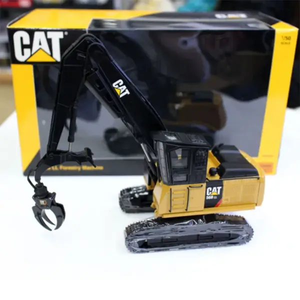 Diecast 1:50 Cat 568LL Logging Truck Model - Image 2