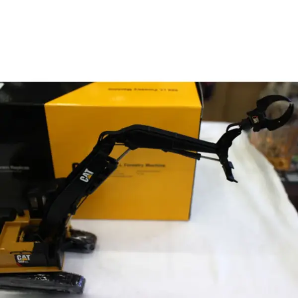 Diecast 1:50 Cat 568LL Logging Truck Model - Image 4