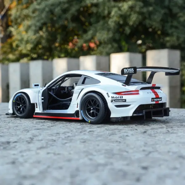 1:24 Porsche 911 RSR Diecast Model Car - Image 4