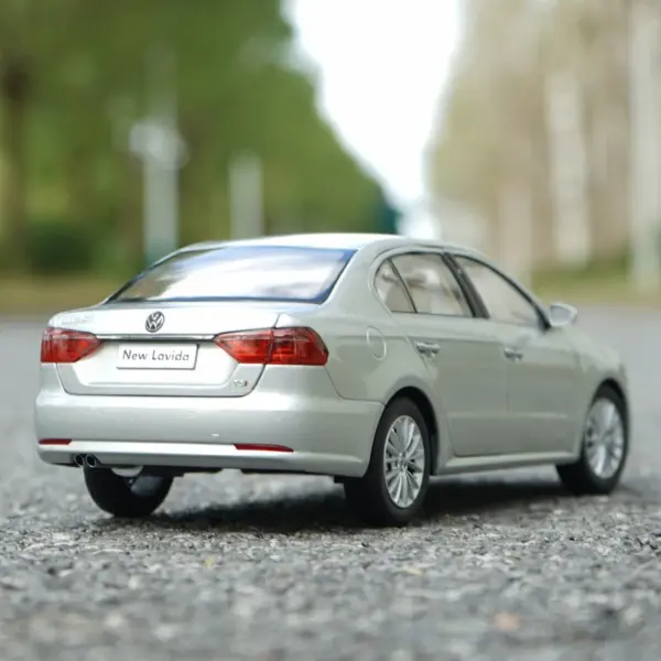 Diecast 1:18 Scale 2014 Lavida Car Model - Image 4