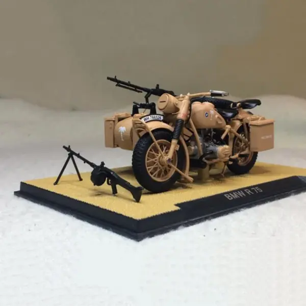 1:24 Scale German Army R75 Motorcycle Model - Image 12