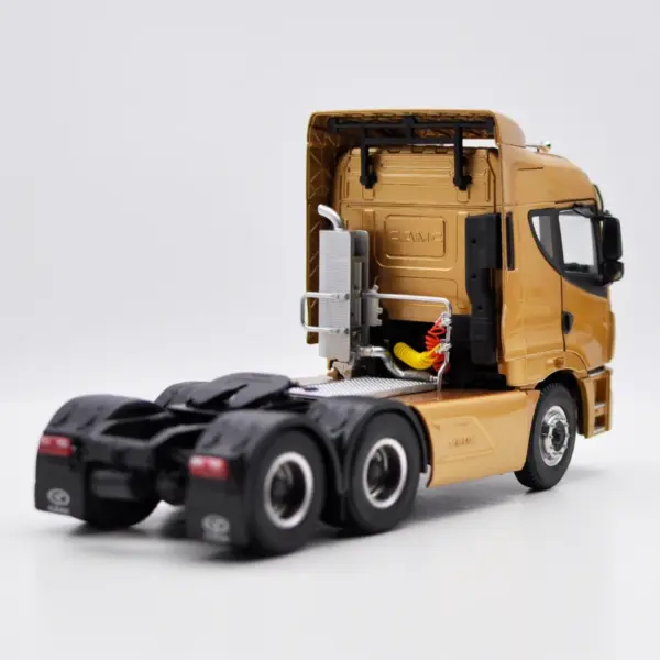 Diecast 1:28 Alloy Truck Model for Collectors - Image 4